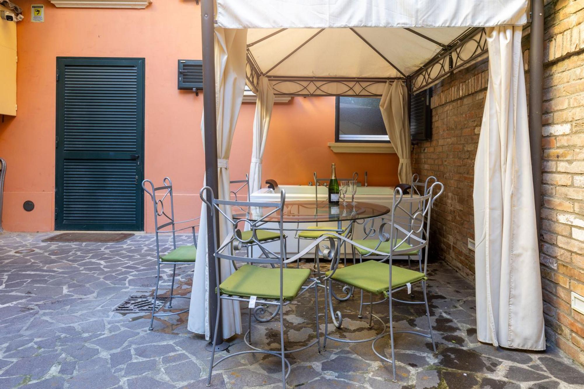 Bolognaroomscom - Isaia Garden Private Garden Spa Bath — Foto 2